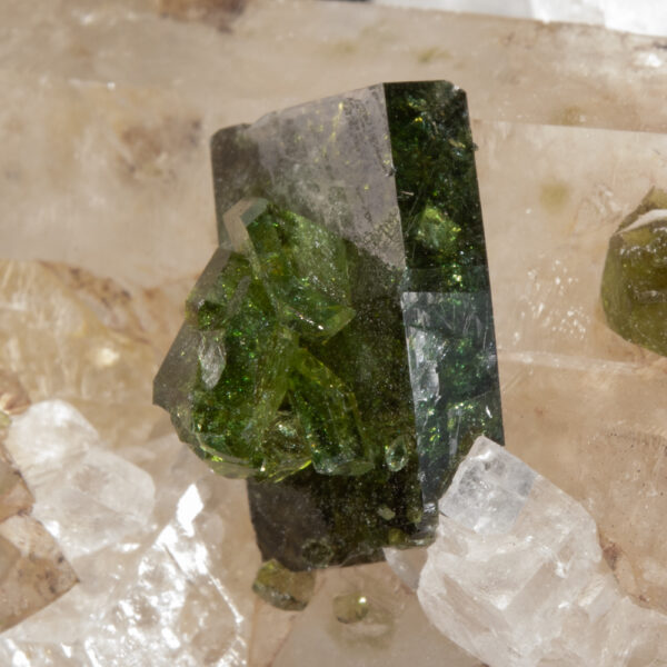 Fluor-Uvite Tourmaline, Magnesite, Quartz - Image 5